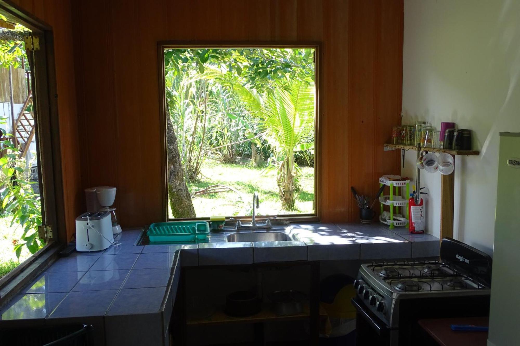 Cabinas Los Tucanes Cahuita Exterior foto